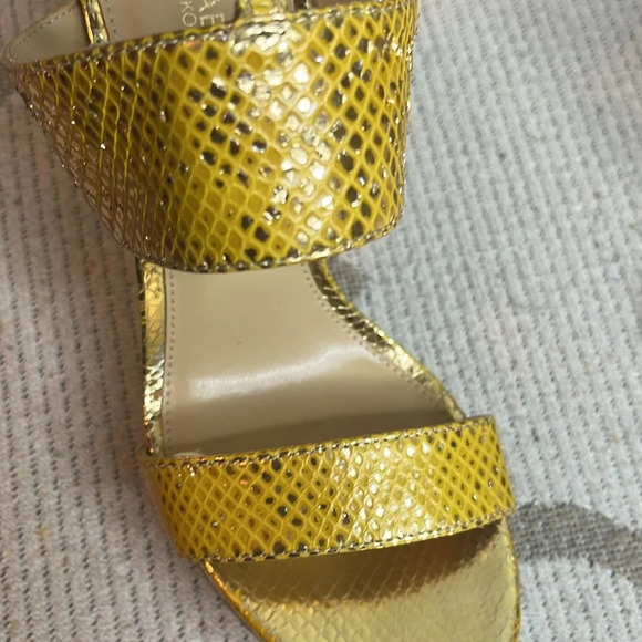 Michael Michael Kors Amos Gold Yellow Metallic Leather Ankle Strap sandals heels - Picture 12 of 17